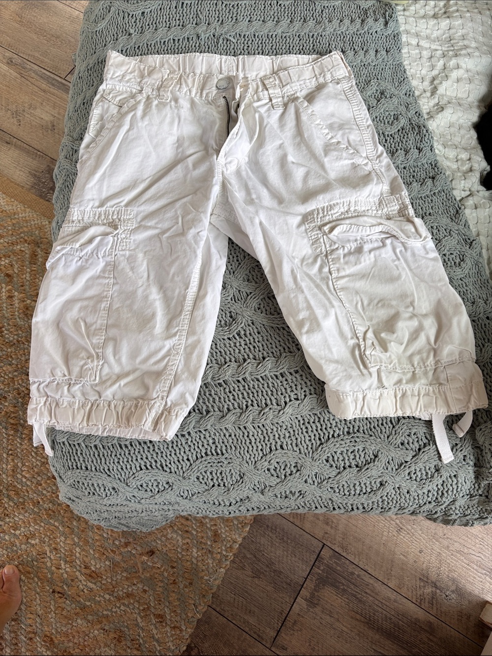 Levi's Men's White Battalion Cargo Shorts - Size 29 - Picture 4 of 4